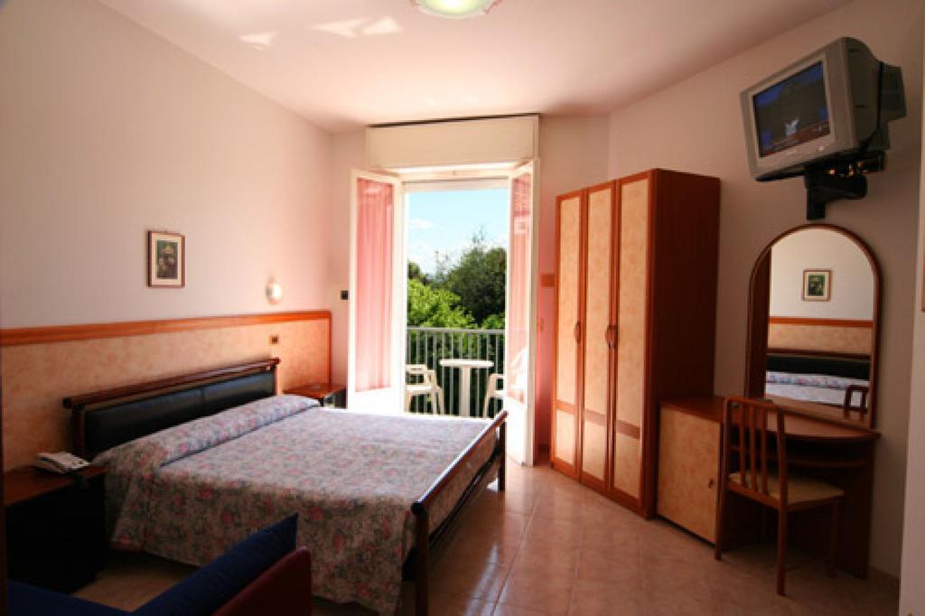Hotel Parigi Rimini Exterior photo