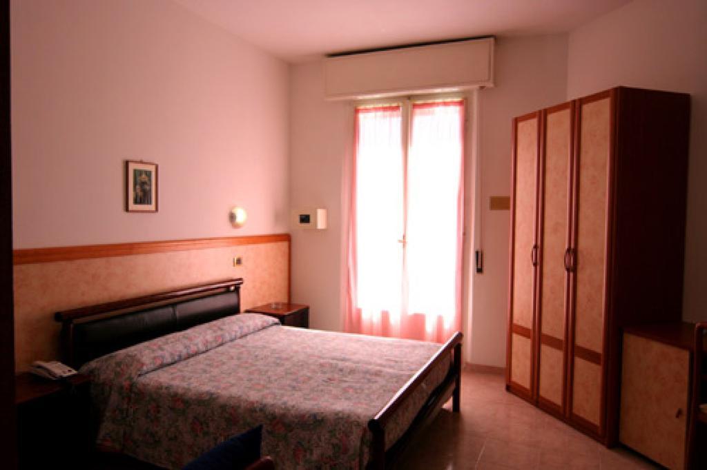 Hotel Parigi Rimini Exterior photo