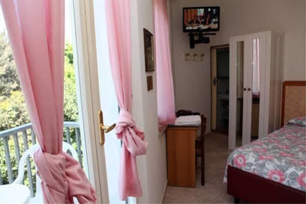 Hotel Parigi Rimini Exterior photo